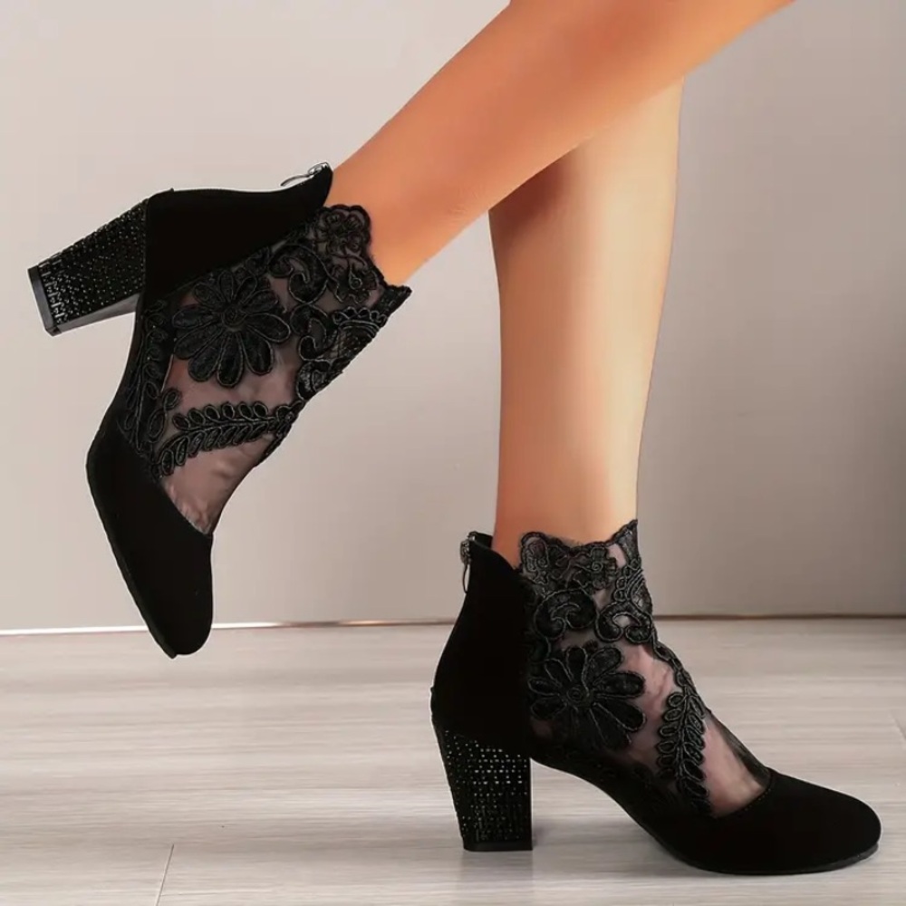 Elegant Goth Black floral Lace Ankle Boots size 9